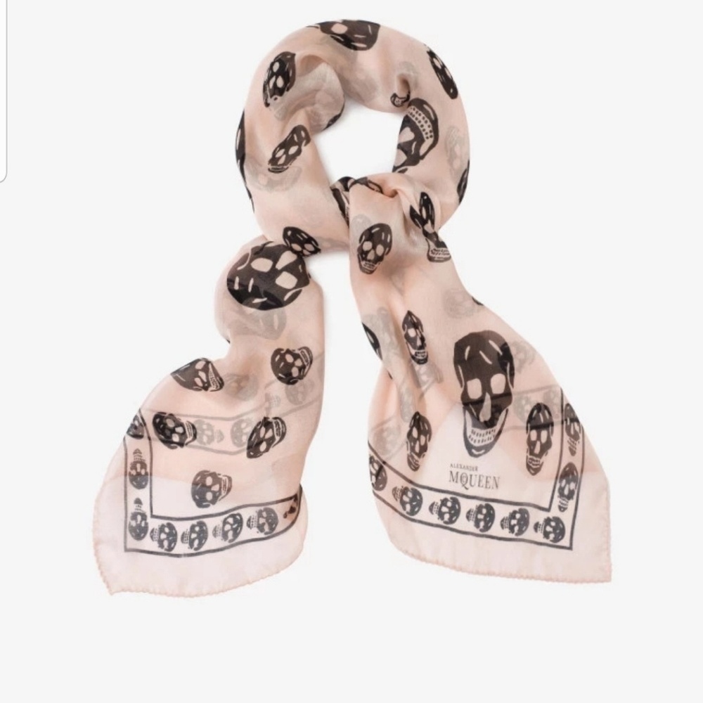 Skull scarf